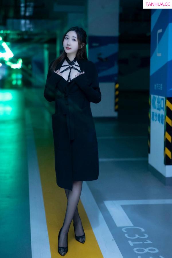江真真  [XiuRen]高清写真图 2023.04.27 No.6650 江真真 黑丝美臀第2张图片